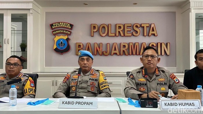 Konferensi pers pembunuhan mahasiswi ULM oleh oknum polisi Bripda Muhammad Seili di Polresta Banjarmasin.