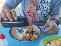 Berdiri 15 Tahun, Sop Pocong di Pati Jadi Favorit Meski Dekat Makam