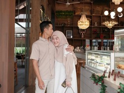 Momen Manis Larissa Chou & Ikram Rosadi, Kini Gugat Cerai
