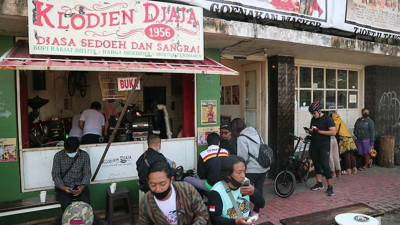 6 Tempat Ngopi Kekinian hingga Legendaris Ini