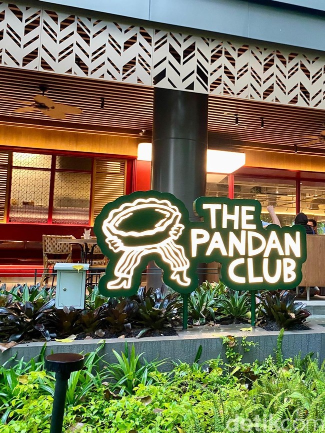 Long Weekend! Asyiknya Nongkrong di Kafe Peranakan di Urban Forest