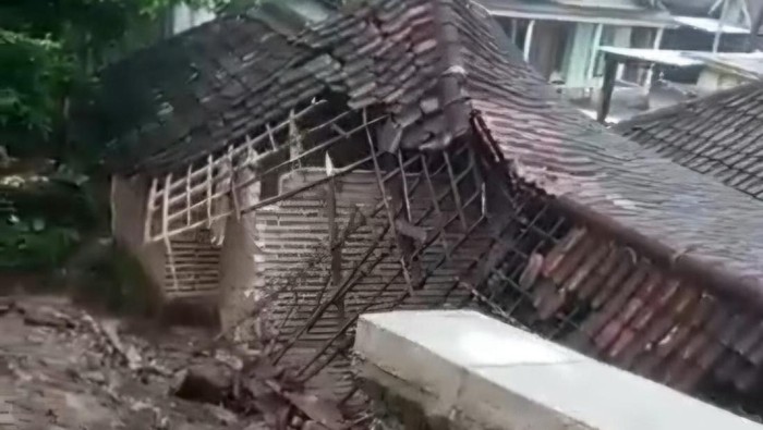 Tembok Penguat Tanah di Mojokerto Diterjang Longsor, 1 Rumah Warga Rusak
