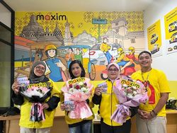 Rayakan Hari Ibu, Maxim Beri Bunga-Voucher ke Driver Perempuan di 55 Kota