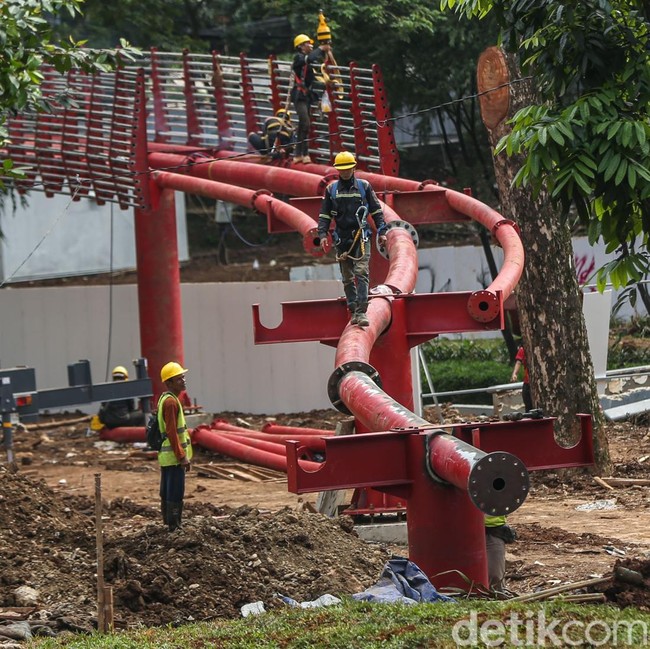 Melihat Progres Pembangunan Taman Bendera Pusaka