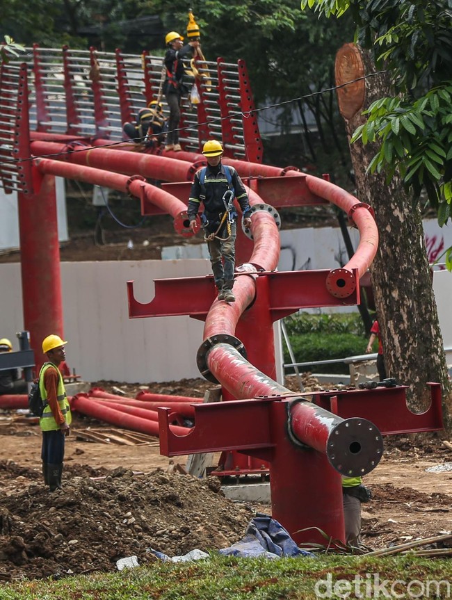 Melihat Progres Pembangunan Taman Bendera Pusaka