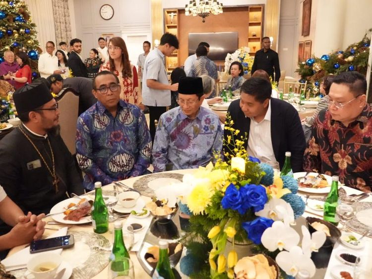 Aktivis, Tokoh Agama, Ketum Parpol dan Menteri Hadiri Open House Ara