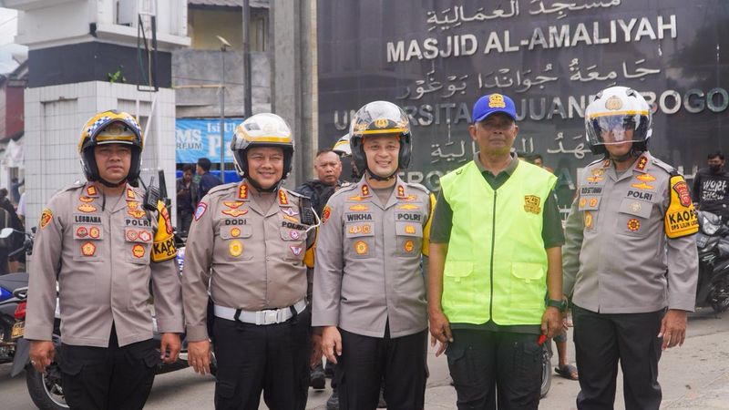 Momen Kapolda Jabar-Kapolres Bogor tinjau Supeltas di Jalur Puncak (Sholihin/detikcom)