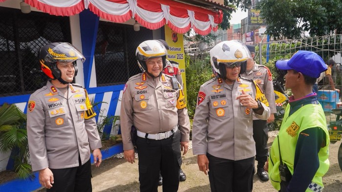 Momen Kapolda Jabar-Kapolres Bogor Tinjau Supeltas di Jalur Alternatif Puncak