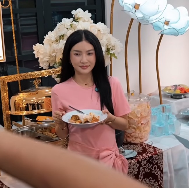 Momen Natal Hangat Sarwendah, Makan Bareng Keluarga dan Giorgio Antonio