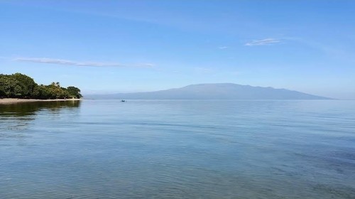 Pemandangan Pantai Nanga To,i di Dompu yang menghadap Gunung Tambora. (Tangkap Layar Google Maps/Bayu Nugroho/2025)