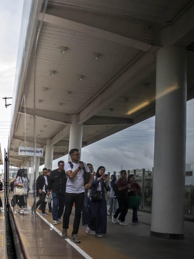 Penumpang Kereta Cepat Melonjak Saat Libur Nataru