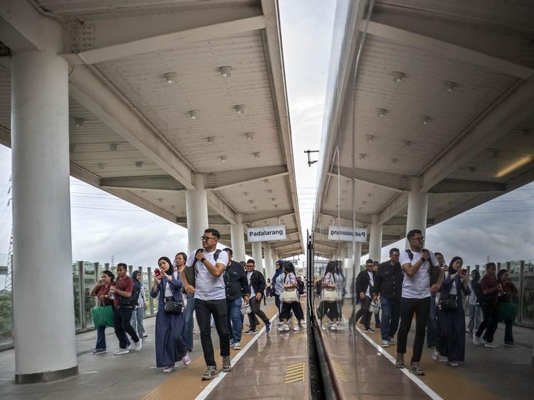 Penumpang Kereta Cepat Melonjak Saat Libur Nataru