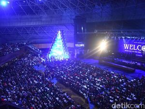 30 Ribu Jemaat Ikuti Ibadah Natal di Gereja Bethany Nginden Surabaya