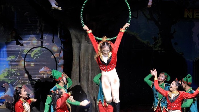 Menyulap Malam Jadi Rimba Warna-warni Cahaya di Taman Safari Bogor