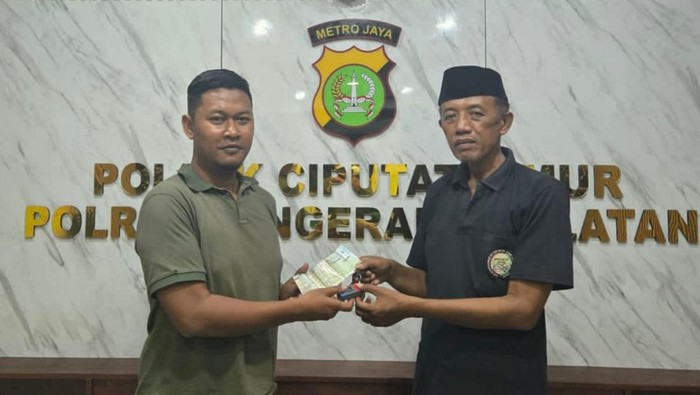 Polsek Ciputat Timur Kembalikan Motor Warga yang Dicuri di Tangsel