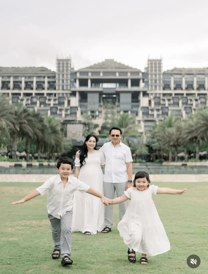 Potret Hangat Puput Nastiti dan Ahok Saat Makan Bersama Keluarga