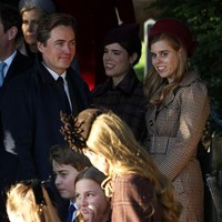 Ayah Diusir Kerajaan Inggris, Begini Nasib Putri Beatrice & Eugenie Saat Natal