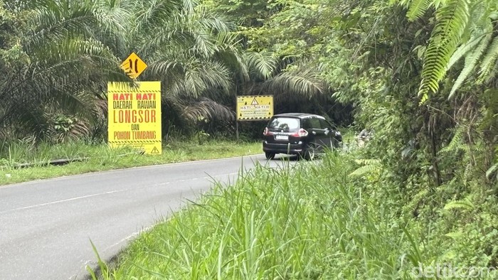 Pemprov Bengkulu Pasang Rambu Peringatan di Jalan Rawan Longsor