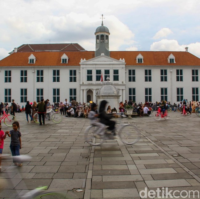 Ribuan Pengunjung Nikmati Libur Natal di Kawasan Kota Tua Jakarta