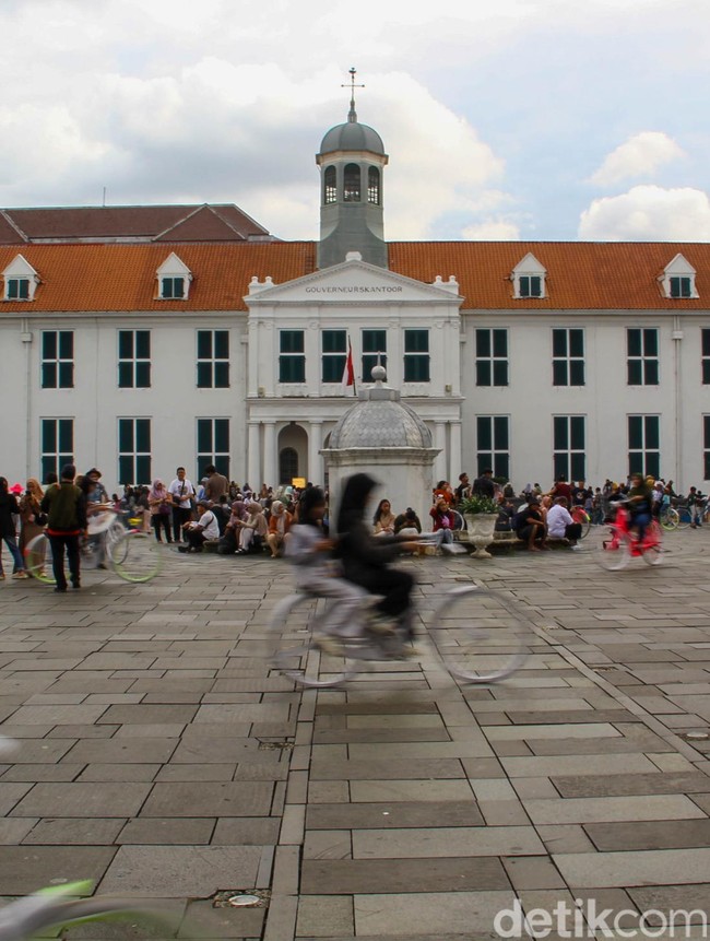 Ribuan Pengunjung Nikmati Libur Natal di Kawasan Kota Tua Jakarta