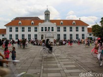 Ribuan Pengunjung Nikmati Libur Natal di Kawasan Kota Tua Jakarta