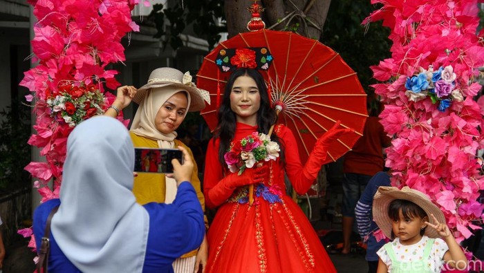 Ribuan Pengunjung Nikmati Libur Natal di Kawasan Kota Tua Jakarta Kawasan Kota Tua Jakarta dipadati pengunjung pada H+1 Natal, Jumat (26/12/2025). Warga memanfaatkan libur untuk berwisata sejarah dan menikmati ruang publik.