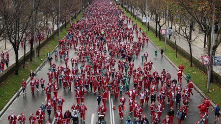 Ribuan Sinterklas Semarakkan Natal dengan Lari Amal