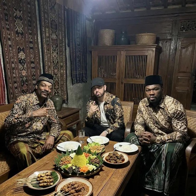 Heboh Foto-foto Snoop Dogg Nongkrong Bareng Warlok Indonesia, Ada Eminem-50 Cent