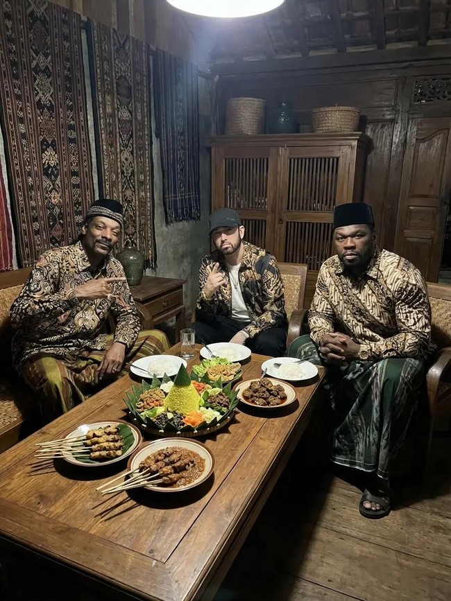 Heboh Foto-foto Snoop Dogg Nongkrong Bareng Warlok Indonesia, Ada Eminem-50 Cent
