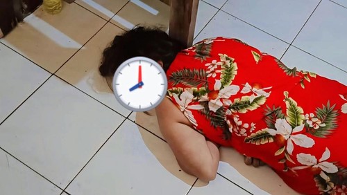 Sri, perempuan asal Kelurahan Bali 1, Kecamatan Dompu, tewas di kamar hotel Pantai Lakey, Kecamatan Huu, Jumat (26/12/2025). (Istimewa)