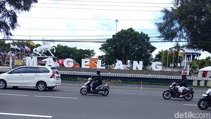 Suasana kawasan Alun-alun Kota Magelang, Jumat (26/12/2025).