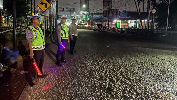 Polres Metro Tangerang Kota mendirikan posko pengawasan truk tambang selama Nataru.