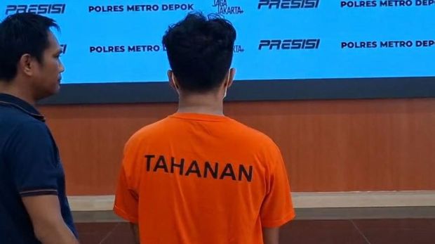 Tersangka kasus teror bom 10 sekolah di Depok (Devi/detikcom)