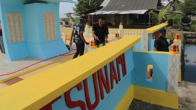 Warga Aceh Barat Rawat Tugu Tsunami Peringati 21 Tahun Tragedi