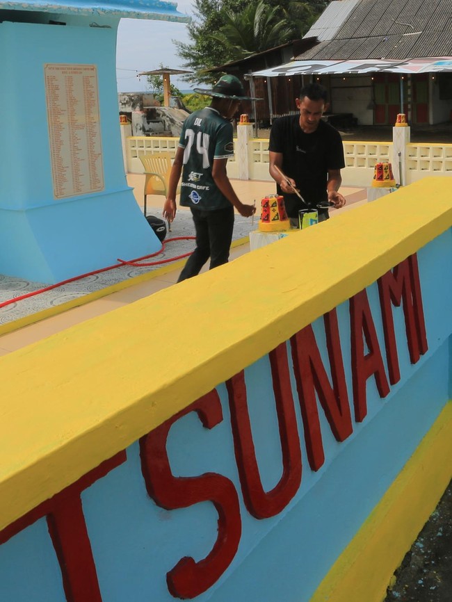 Warga Aceh Barat Rawat Tugu Tsunami Peringati 21 Tahun Tragedi