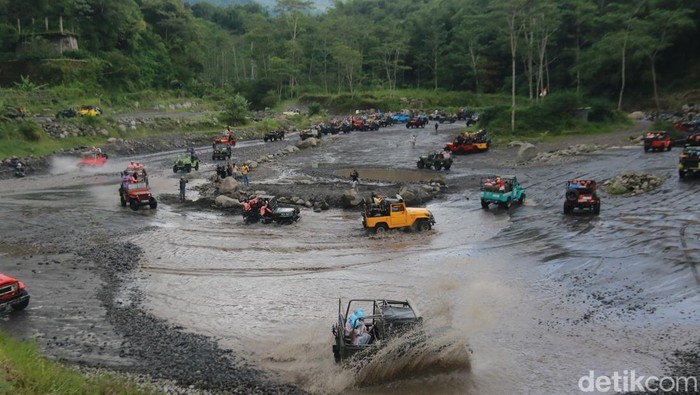 Cuan! Jip Wisata Lava Tour Merapi Laris Manis