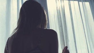 Terlalu Sering Memendam Emosi Bisa Picu Kanker? Ini Kata Dokter Onkologi