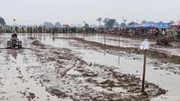 Salah satu peserta lomba, Muhamad Arif mengatakan bahwa balap traktor ini menjadi hiburan tersendiri bagi petani setelah bekerja di sawah.