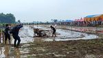 Melihat Keseruan Balap Traktor Sambut Musim Tanam di Probolinggo