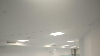 Ini terlalu sepi untuk sebuah rumah sakit, iya nggak sih? Foto: Bored Panda