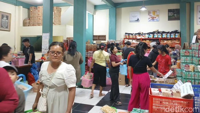 Warga Medan Ramai Borong Kue Kering Sambut Tahun Baru