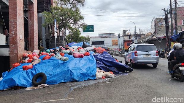 Gunungan Sampah di Tangsel