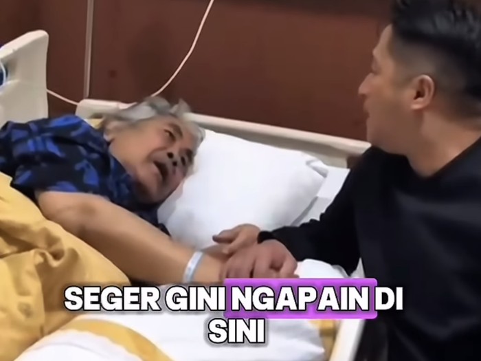 Momen Irfan Hakim Jenguk Jaja Mihardja di RS
