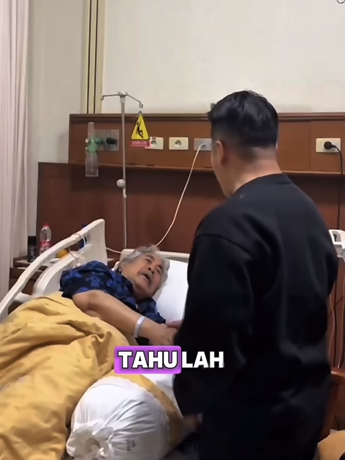 Momen Irfan Hakim Jenguk Jaja Mihardja di RS