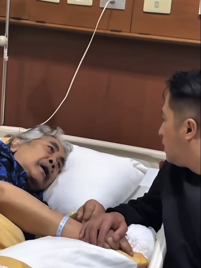 Momen Irfan Hakim Jenguk Jaja Mihardja di RS