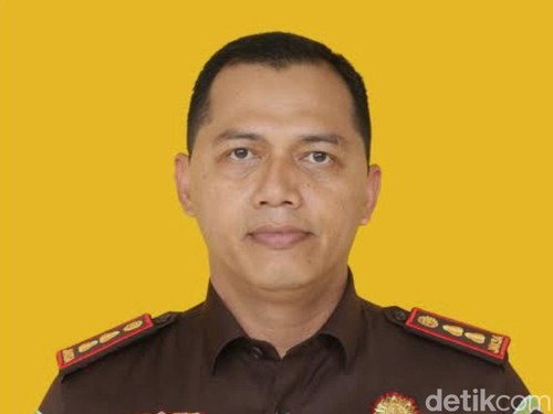 Kajari Lotim, Hendro Wasisto.