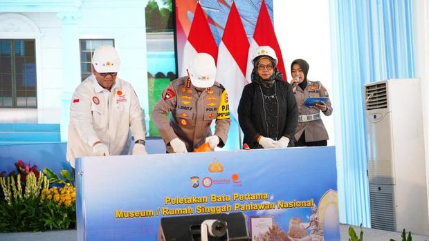 Kapolri Ziarah Makam Marsinah