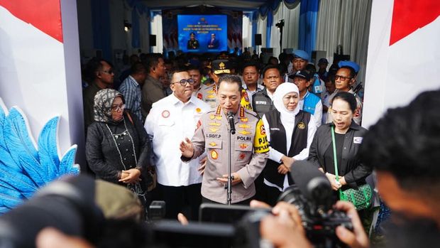 Kapolri Ziarah Makam Marsinah