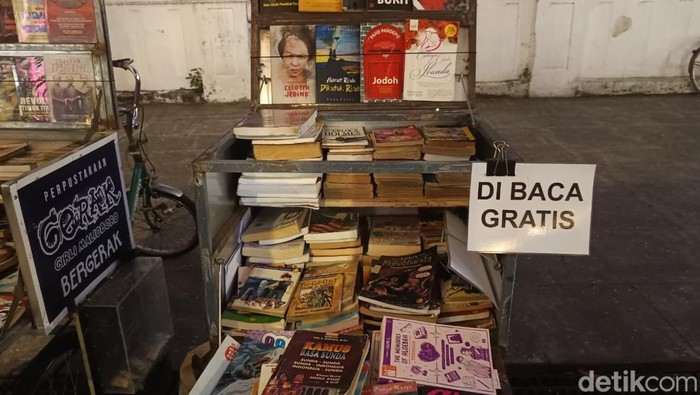 Mengenal Perpustakaan Bergerak, Lapak Baca Gratis di Malioboro
