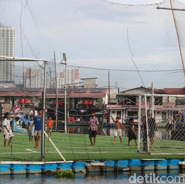 Lapangan Apung di Muara Angke Jadi Ruang Bermain Anak Pesisir